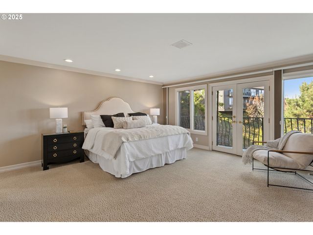 1040 Sw MYRTLE Dr, Portland, OR 97201