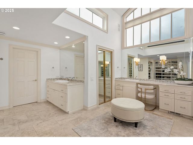 1040 Sw MYRTLE Dr, Portland, OR 97201