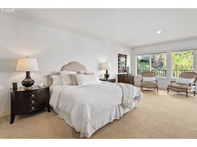 1040 Sw MYRTLE Dr, Portland, OR 97201