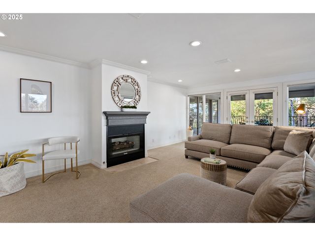 1040 Sw MYRTLE Dr, Portland, OR 97201