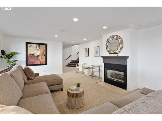 1040 Sw MYRTLE Dr, Portland, OR 97201