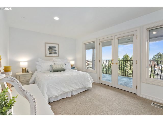 1040 Sw MYRTLE Dr, Portland, OR 97201