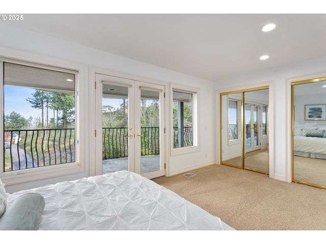 1040 Sw MYRTLE Dr, Portland, OR 97201