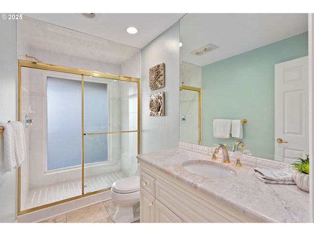 1040 Sw MYRTLE Dr, Portland, OR 97201