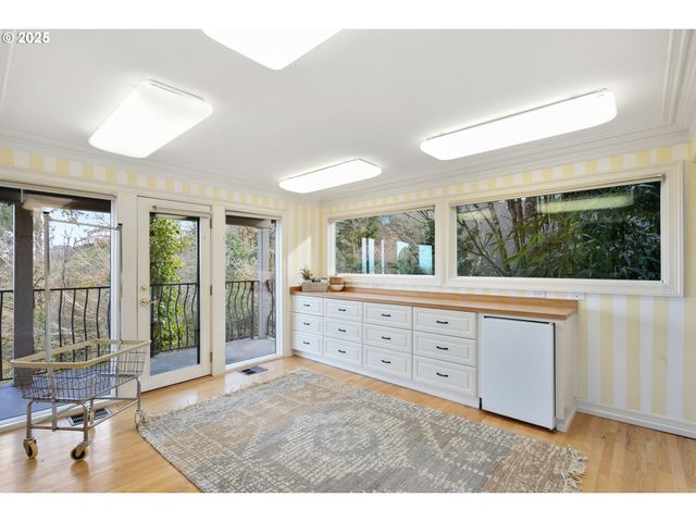 1040 Sw MYRTLE Dr, Portland, OR 97201