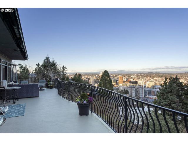 1040 Sw MYRTLE Dr, Portland, OR 97201