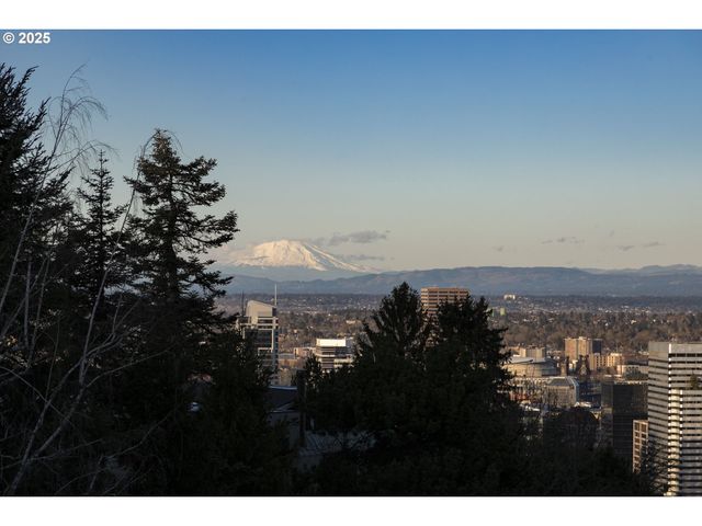 1040 Sw MYRTLE Dr, Portland, OR 97201