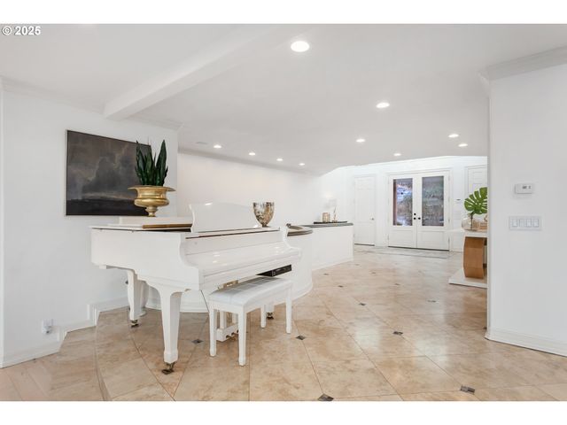 1040 Sw MYRTLE Dr, Portland, OR 97201