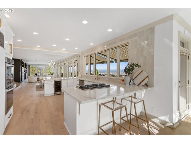 1040 Sw MYRTLE Dr, Portland, OR 97201