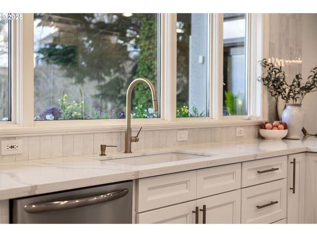 1040 Sw MYRTLE Dr, Portland, OR 97201