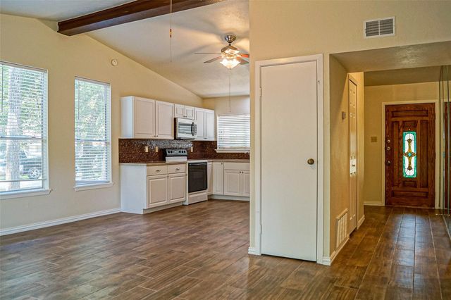 11 Canyon Oak Place, The Woodlands, TX 77380