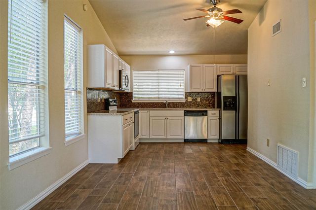 11 Canyon Oak Place, The Woodlands, TX 77380