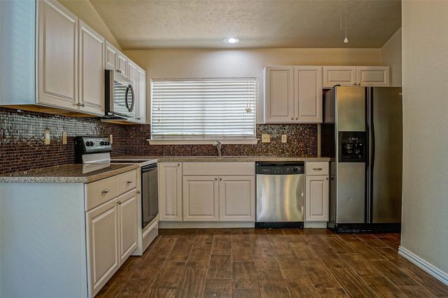 11 Canyon Oak Place, The Woodlands, TX 77380