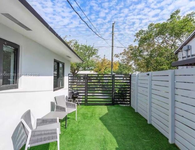 400 NW 40th St, Miami, FL 33127