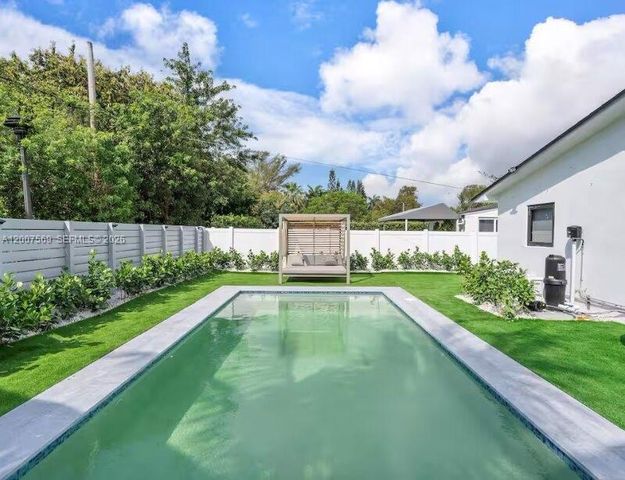 400 NW 40th St, Miami, FL 33127