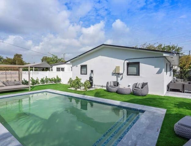 400 NW 40th St, Miami, FL 33127