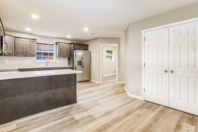 5553 Berrybrook Cr, Pace, FL 32571