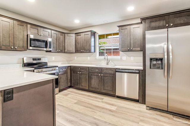 5553 Berrybrook Cr, Pace, FL 32571