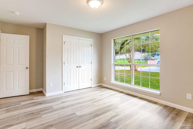 5553 Berrybrook Cr, Pace, FL 32571