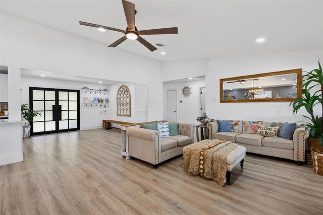 106 Lynne Street, Mabank, TX 75156