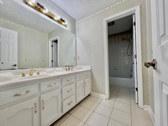 5262 Lanford Springs SW Court, Lilburn, GA 30047