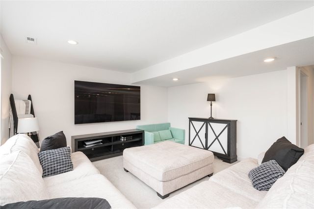 2609 Blooming Heights Drive, Norwalk, IA 50211