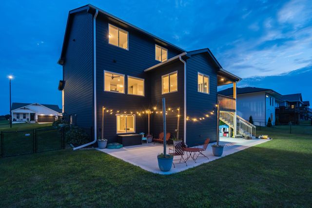 2609 Blooming Heights Drive, Norwalk, IA 50211