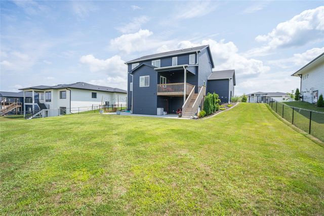2609 Blooming Heights Drive, Norwalk, IA 50211