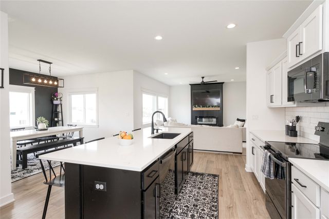2609 Blooming Heights Drive, Norwalk, IA 50211
