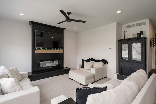 2609 Blooming Heights Drive, Norwalk, IA 50211