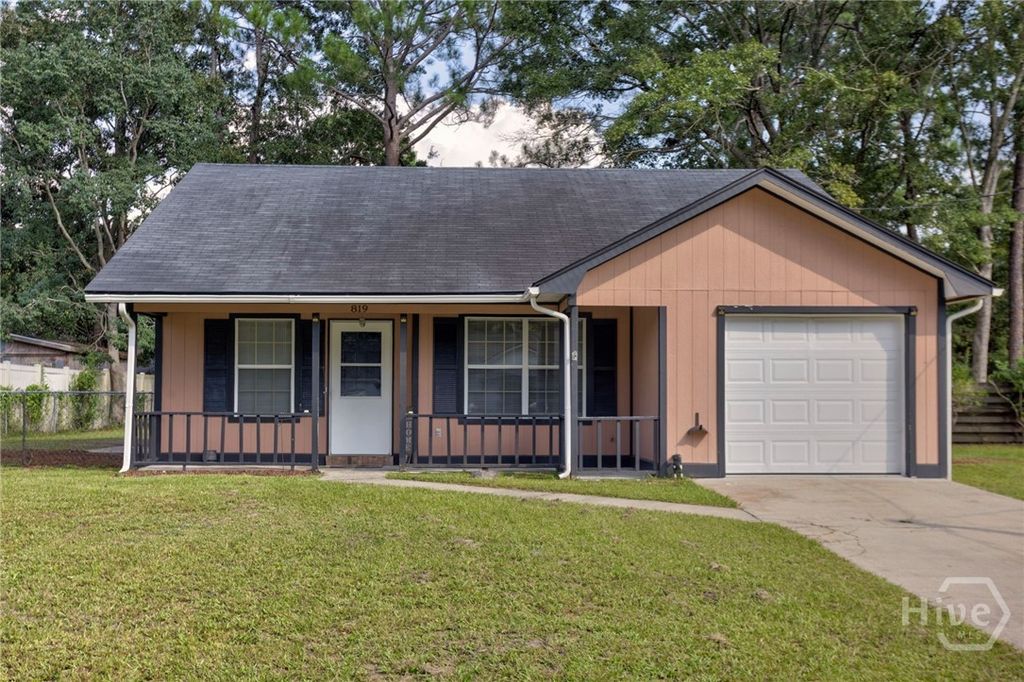 819 Ridgewood Way, Hinesville, GA 31313