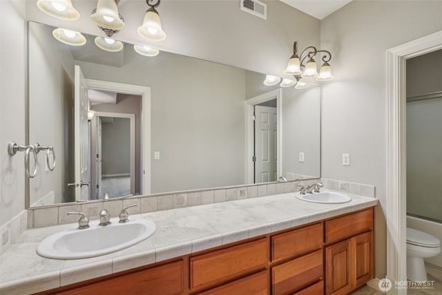 49 Essex Drive, Kelso, WA 98626