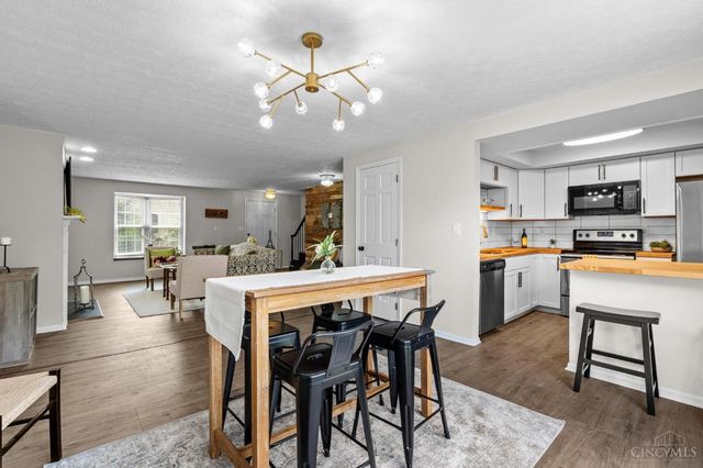 2717 N Kings Arms Circle, Centerville, OH 45440