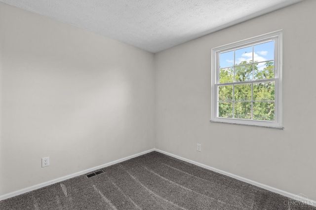 2717 N Kings Arms Circle, Centerville, OH 45440