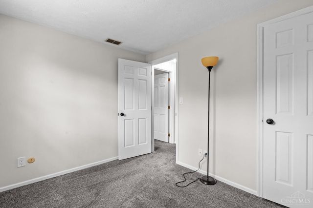 2717 N Kings Arms Circle, Centerville, OH 45440