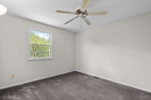 2717 N Kings Arms Circle, Centerville, OH 45440