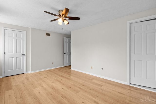 2717 N Kings Arms Circle, Centerville, OH 45440