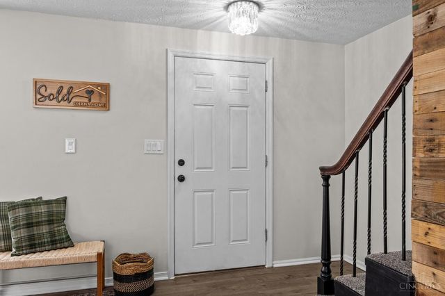 2717 N Kings Arms Circle, Centerville, OH 45440