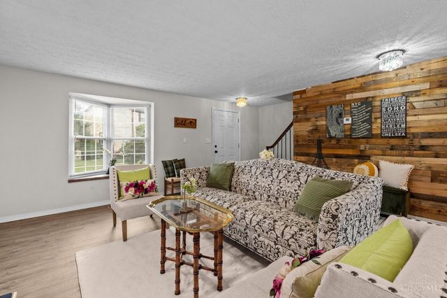 2717 N Kings Arms Circle, Centerville, OH 45440