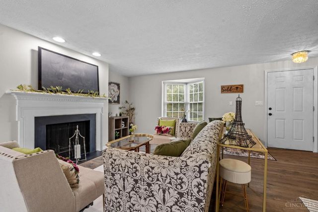 2717 N Kings Arms Circle, Centerville, OH 45440