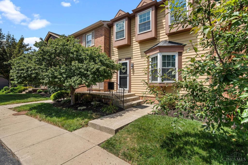 2717 N Kings Arms Circle, Centerville, OH 45440