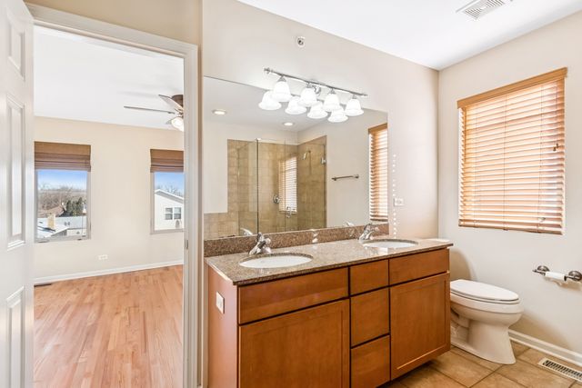 8900 31st Street 8, Brookfield, IL 60513