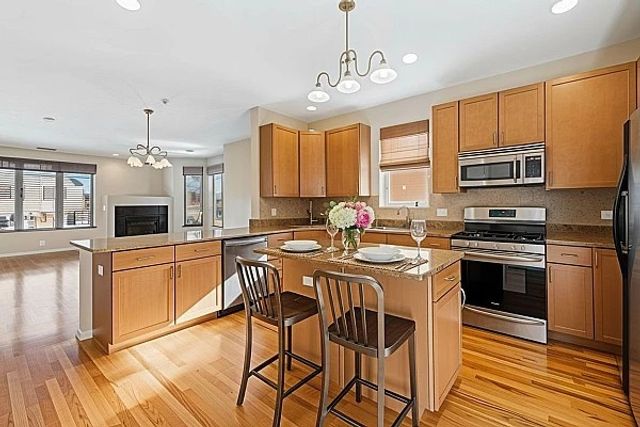 8900 31st Street 8, Brookfield, IL 60513