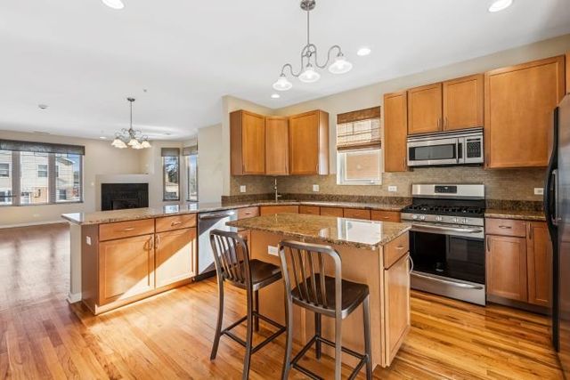 8900 31st Street 8, Brookfield, IL 60513