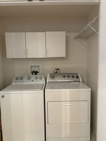 8900 31st Street 8, Brookfield, IL 60513