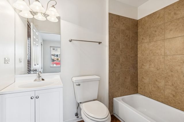 8900 31st Street 8, Brookfield, IL 60513