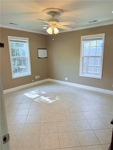 553 S 12th St, Aransas Pass, TX 78336