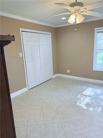 553 S 12th St, Aransas Pass, TX 78336