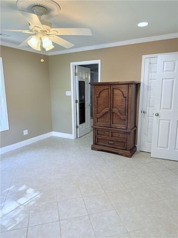 553 S 12th St, Aransas Pass, TX 78336