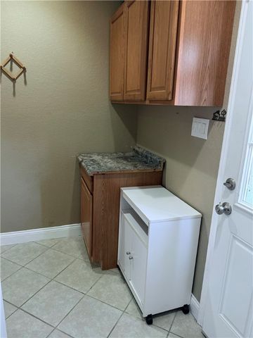 553 S 12th St, Aransas Pass, TX 78336